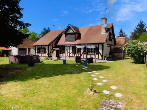 La Demeure du Cerf Gîte raffiné 6P avec piscine chauffée & jacuzzi, au cœur de la Sologne, proche Châteaux de la Loire, Zoo de Beauval et Center Parcs
