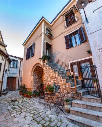 La Finestra Sui Cento Portali