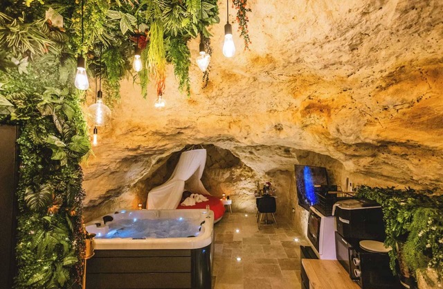 La Grotte Fleurie - 5-star rating