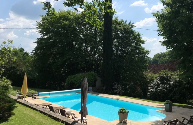 La Jolie cottage, a lovely retreat for a couple with heated pool