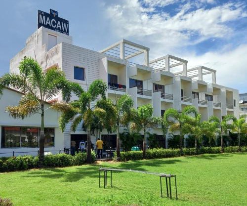 La Macaw Resort