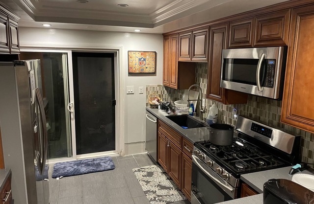 LA OC LGB Centrally Located Modern Townhouse