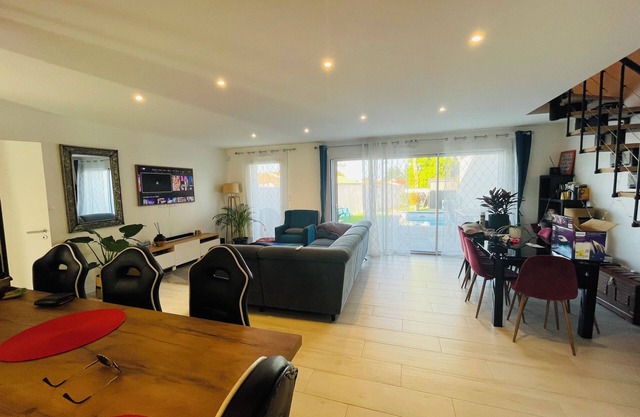 La Rochelle: New house with swimming pool 10 minutes from the old port, a quiet.