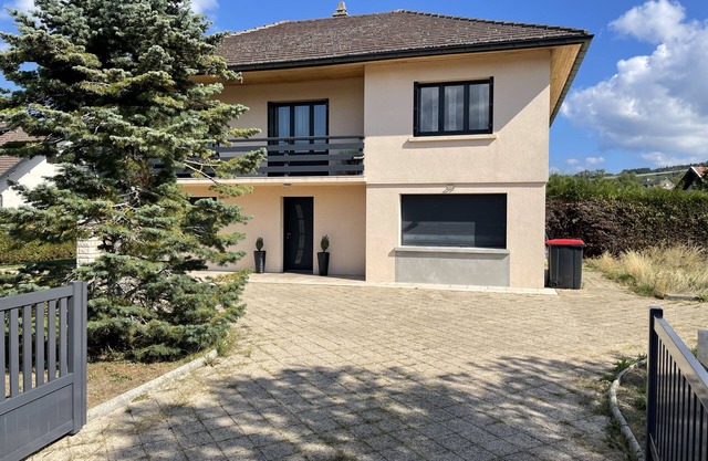 LA Villa DE Hauteville