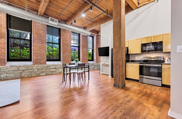 Lafayette 305 I Spacious 1Bd I Free Parking