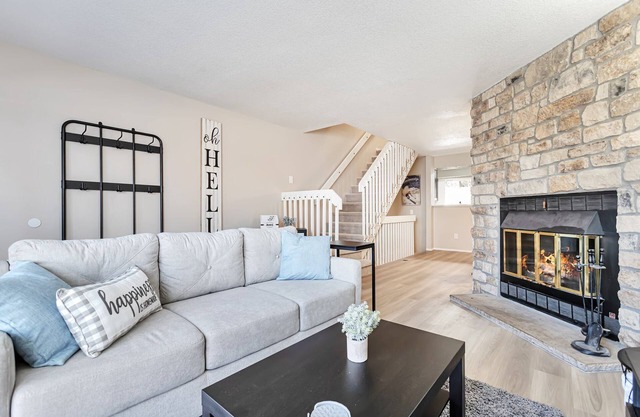 Lafayette Townhouse Minutes from Good Samaritan Hospital