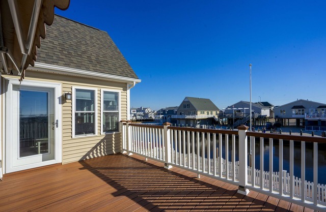Lagoon Front with Dock Family/Friend Retreat