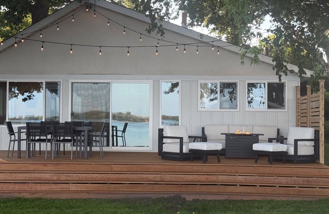 Laid-Back Lake Getaway- Amazing Views, Private Beach&Dock, Chill Deck, 2BR, 1BA