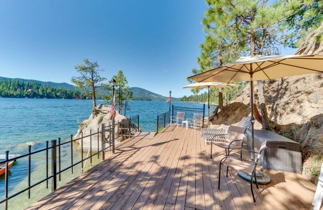 Lake Cabin with Amazing View, New Dock, Boatslip, Great Fishing, Dog-Friendly