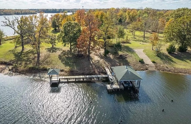 Lake Fork house with private boat ramp, dock, fishing light, kayak, 8 acres land