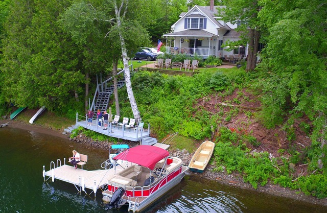 Lake front home with in-deck outdoor hot tub and spectacular lake views!