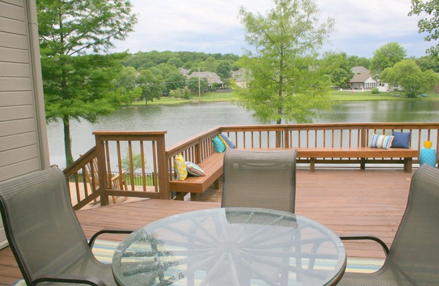 Lake Front Property With Swimming Pool In Quiet Neighborhood