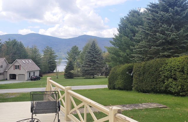 Lake George House, Modern, Bright and Views in Huletts Landing NYnnSleeps 7