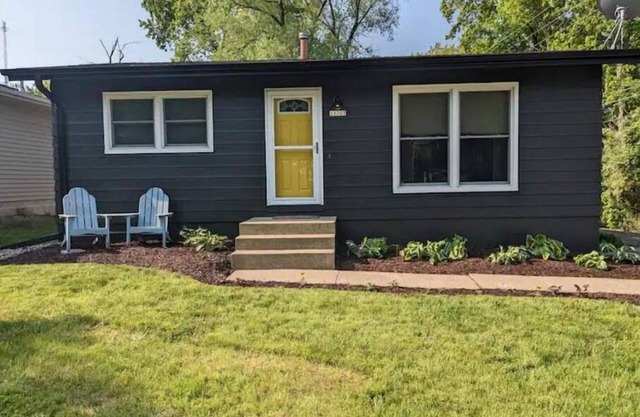 Lake it Easy at this beautiful 2 bedroom lake home
