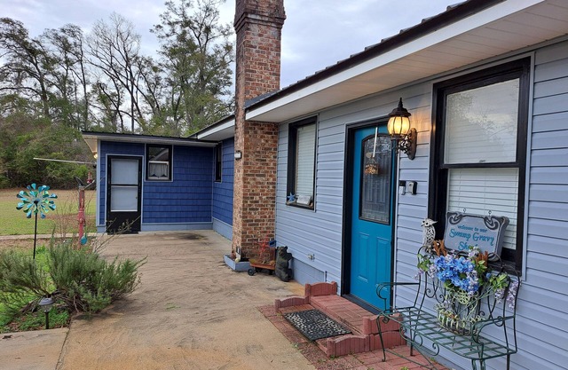 Lake Seminole Cottage 1 mile away, ramps & Big Jims.