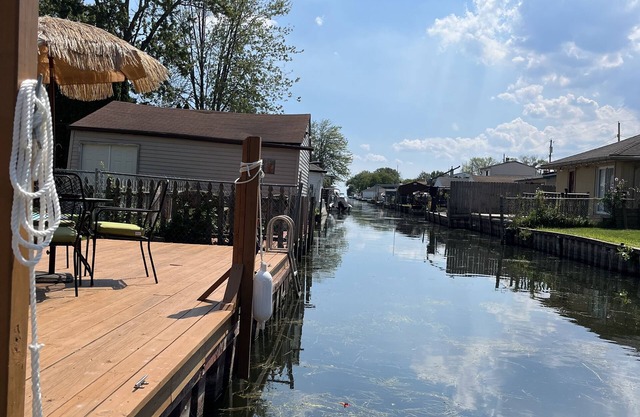 Lake St. Clair Lodge - Waterfront