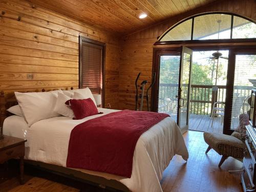 Lake Tuscaloosa Oasis