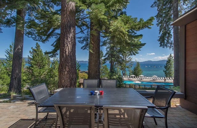 Lake View - 10 Minutes to Palisades Tahoe & Walk to Town!