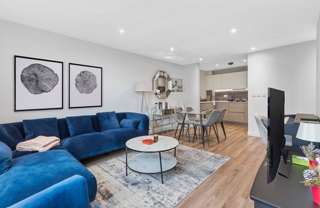 Lake View Hackney Two Bed