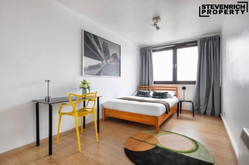 Lake View Hackney High End 3-Bedroom Flat