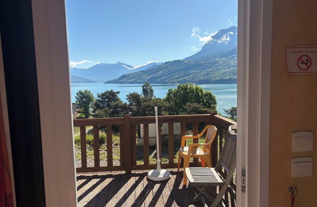 Lake view rental serre poncon hautes alpes