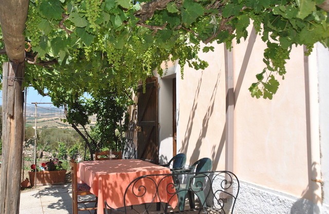 LAKE VIEW VILLA 15 MINUTES FROM THE SEA
