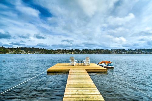 Lakefront Bremerton Vacation Rental with Deck!