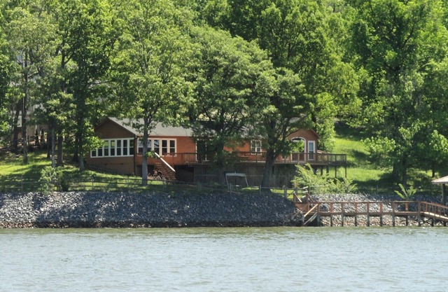 Lakefront Cabin - Newly Renovated!