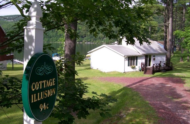 Lakefront Cottage w/Breathtaking Views! Hiking.PaddleBoat.Doc.Fishing.WiFi