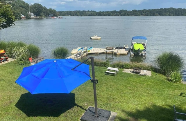 Lakefront Cottage w/Dock, Kayaks