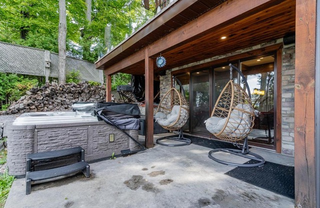 Lakefront cottage with golf area BBQ pool table