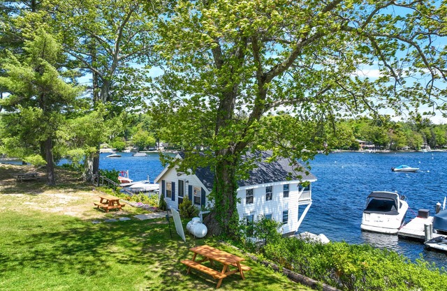 Lakefront Cottage with Screened Deck, Great Lake View, WiFi & Shared Firepit