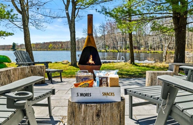 Lakefront | Dock | Hot Tub | Fire Pit | Games Rm