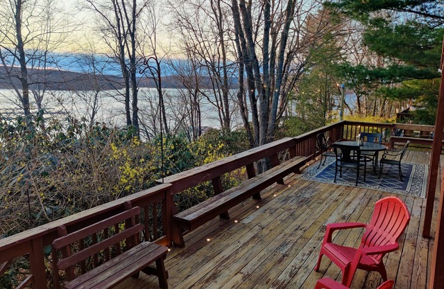 ★ Lakefront Escape on Lake Wallenpaupack ★