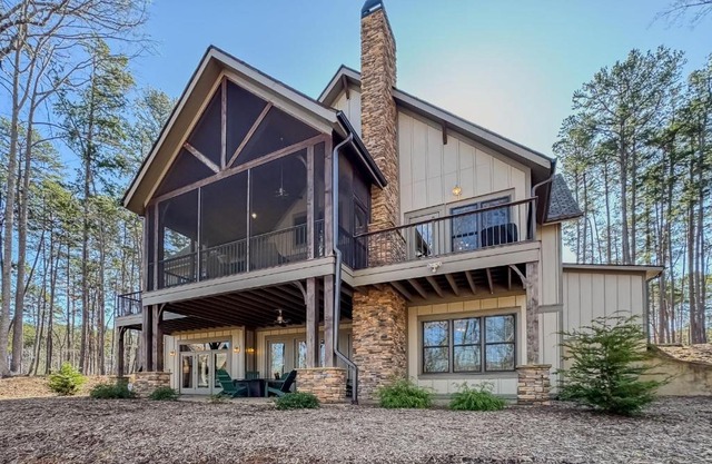 Lakefront Getaway Dock Fire Pit & Games