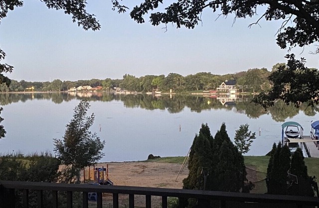 Lakefront home. Beach and park.