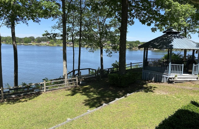 LAKEFRONT house on Lake Tuscaloosa