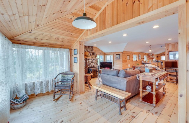 Lakefront Property in the Heart of the Catskills!