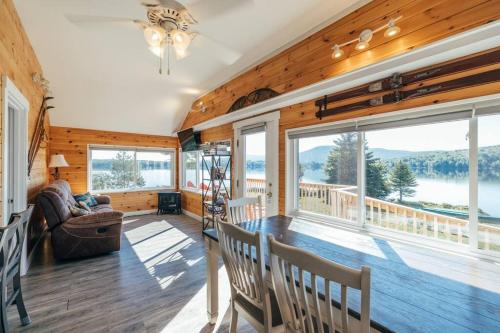 Lakefront Stunning Home, only 30 min to Sugarloaf!