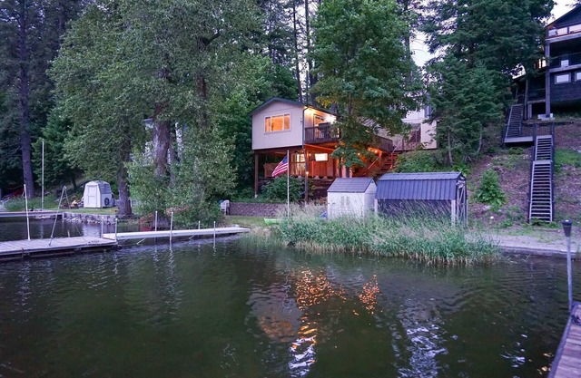Lakeside Glamping Cabin - Rustic Twin Lakes Escape