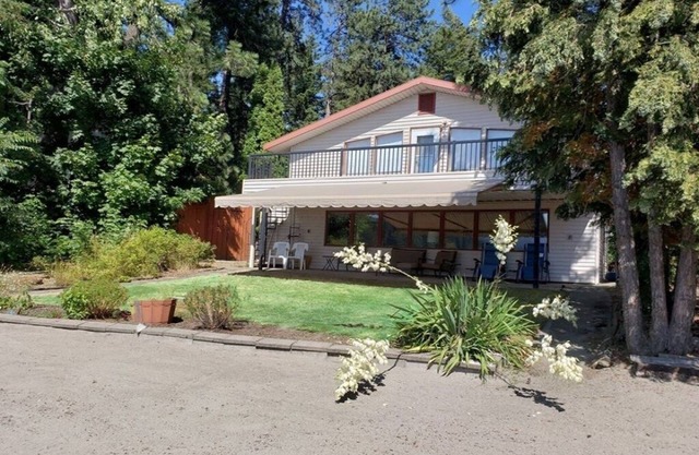 Lakeside House with Private Sandy Beach, Stunning Views, Beach Toys, and Kayaks!