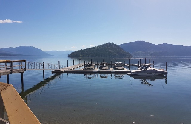 Lakeside Waterfront Saratoga Resort & Marina. Boat Dock Included!
