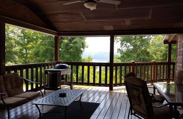 Lakeview Cabin on Dale Hollow Lake, Celina, TN
