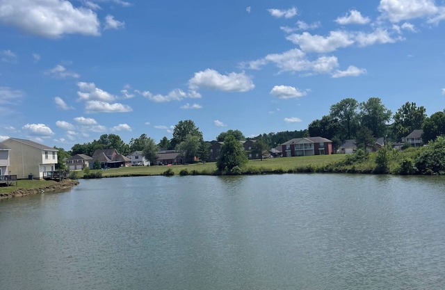 Lakeview Oasis: Charming 2-bedroom townhome with WiFi and AC in Starkville