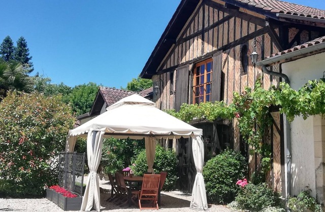 Landes/South-west - Gîte 8-10 people on large wooded grounds with swimming pool