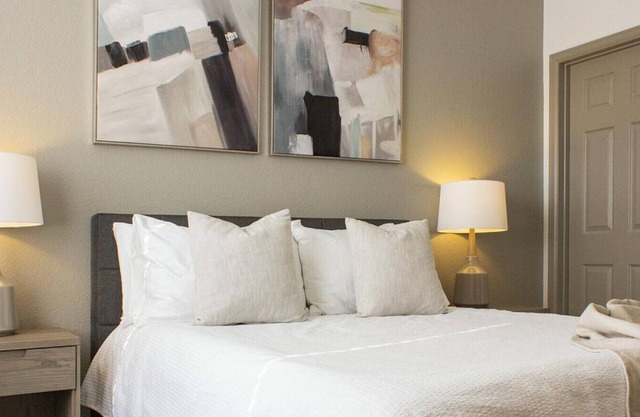 Landing at Mile 44 Apartments - 1 Bedroom in Downtown Denver