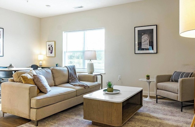 Landing | Chic 2BD, Clubhouse, Courtyard
