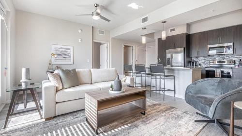 Landing Modern Apartment with Amazing Amenities (ID8083X57)