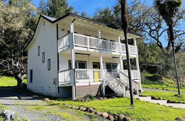 ~ Landmark 1857 Farmhouse ~ Hot Tub ~ across from Sunset Beach ~ Pet Friendly ~