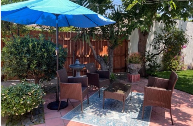 Larchmont Village Bungalow-Private & Pet Friendly